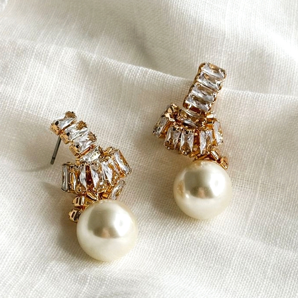 Petite faux pearls & zirconia twist earrings; nwot